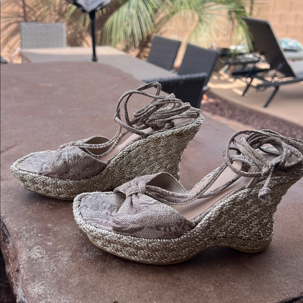 STUART WEITZMAN Jute Silver Snake Print Wrap Around Tie Wedges - Picture 4 of 10
